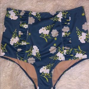 NWOT Kortni Jeane medium Blue floral bottoms